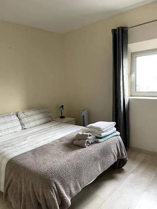 Central & Spacious 1Br W Pool Gibraltar Lägenhet